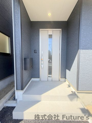 三郷市早稲田6丁目　新築戸建　全4棟　1号棟のエントランス|玄関アプローチ