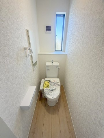 三郷市早稲田6丁目　新築戸建　全4棟　1号棟のトイレ|2階のトイレです