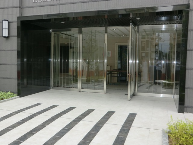 エスリード新大阪SOUTHのエントランス