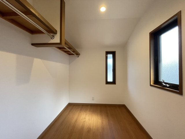 矢野南5丁目　一戸建ての収納|洋室7.3帖にＷＩＣがあります。家族の布団やキャリーバックもしまえる広々約3.6帖です！