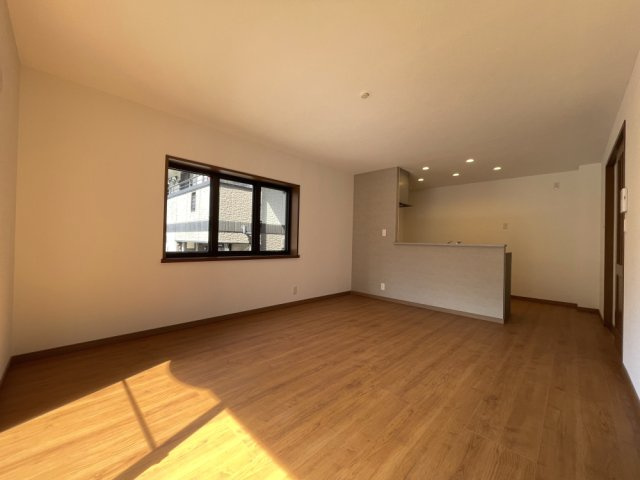 矢野南5丁目　一戸建ての居間・リビング|ダイニングに防犯面を配慮し、来訪者の確認ができるカメラ付きインターホンを新設しました。