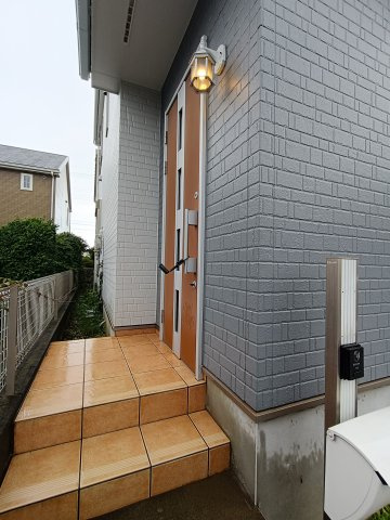 三郷市　早稲田8丁目　中古戸建の玄関|ゆったりとした玄関です