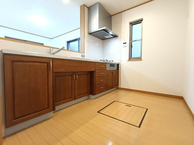 三郷市　早稲田8丁目　中古戸建のキッチン|手元が隠れてスッキリ見えます