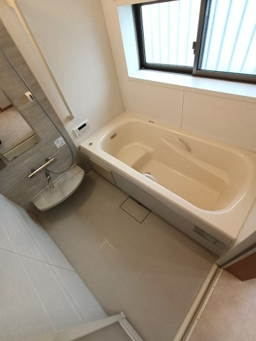 三郷市　早稲田8丁目　中古戸建の浴室|ゆったり過ごせるお風呂です