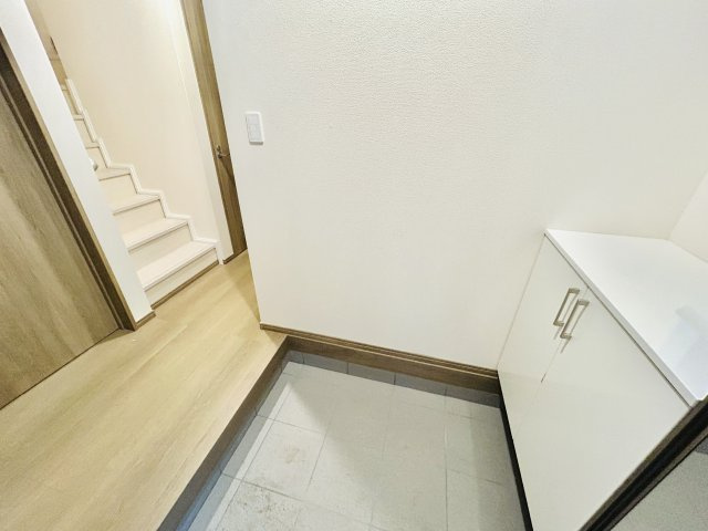 千葉市稲毛区穴川２丁目全３棟【現地販売会】の玄関