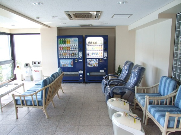 コートヴィラ熱川のその他共用部分|自動販売機　休憩コーナー