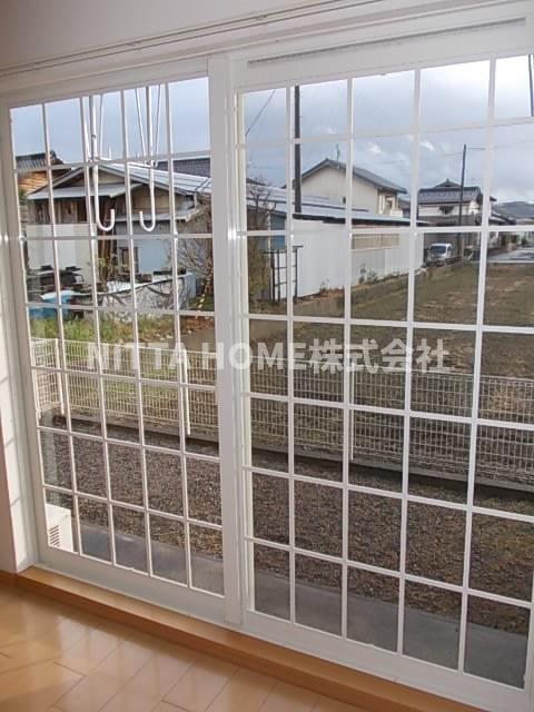 モダンクリスタルのバルコニー|南向きの専用テラスも完備◇