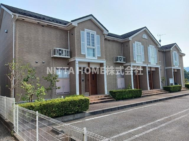 モダンクリスタルの外観|室内収納が豊富で外部物置付きです◎