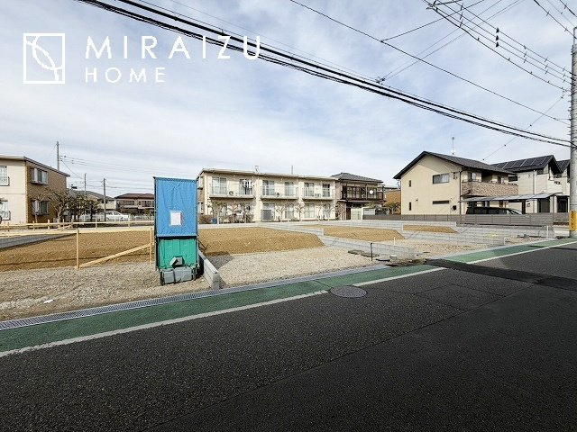 【前面道路含む現地写真】 | 陽の光をたっぷりと浴びながら気持ち良く生活が出来ます。夢のマイホーム、夢ではなく実現出来ます！見学・ご相談等、お気軽にご連絡下さい。