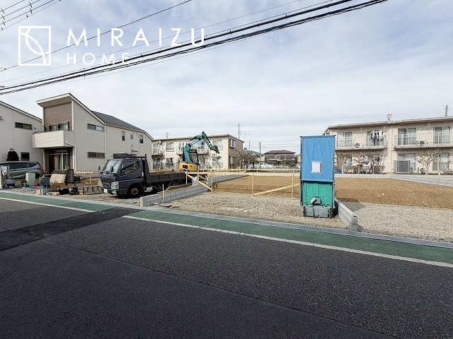 【外観】 | 青く澄み渡った綺麗な空と、陽の光をたっぷりと受ける、そんな新築住宅で新生活をスタートしてみませんか？見学・ご相談等、ミライズホーム(株)までお気軽にご連絡下さい。