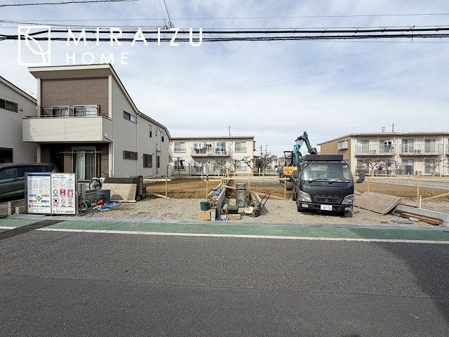 【前面道路含む現地写真】 | 陽の光をたっぷりと浴びながら気持ち良く生活が出来ます。夢のマイホーム、夢ではなく実現出来ます！見学・ご相談等、お気軽にご連絡下さい。