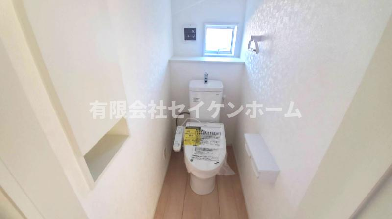 大里郡寄居町赤浜　新築住宅　①号棟のトイレ