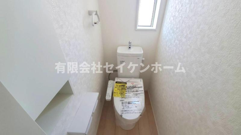 大里郡寄居町赤浜　新築住宅　①号棟のトイレ