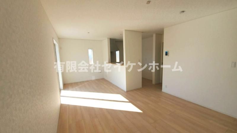 大里郡寄居町赤浜　新築住宅　①号棟の居間・リビング