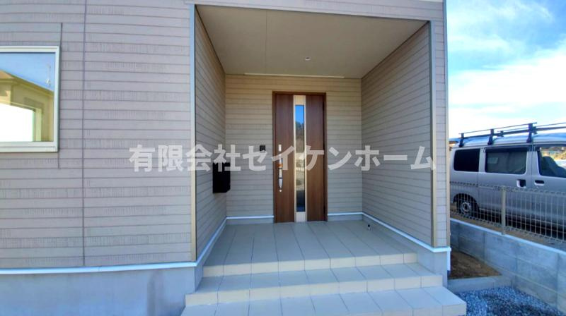 大里郡寄居町赤浜　新築住宅　①号棟の玄関