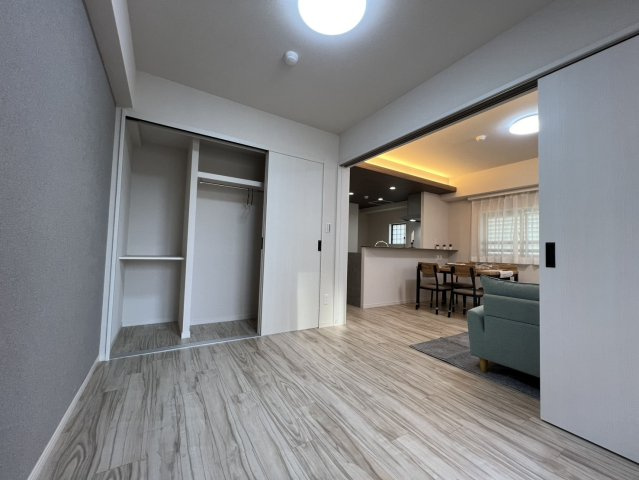 仕切り間のある洋室です！