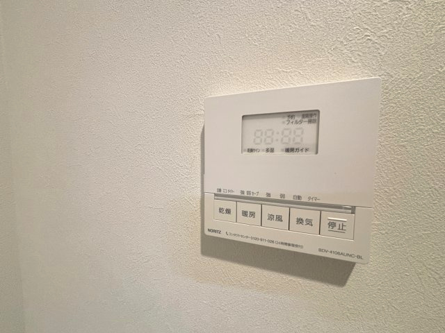 梅雨の時期や花粉の時期に重宝する浴室換気乾燥機付き♪