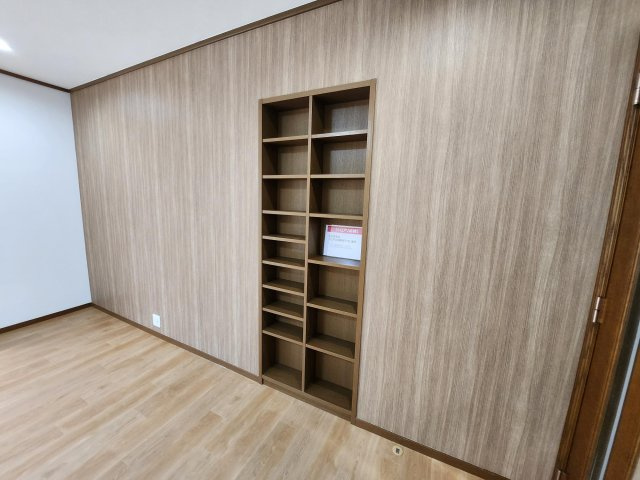 【居間・リビング】 | アトムセレクト　八千代市村上中古戸建 | 造作棚