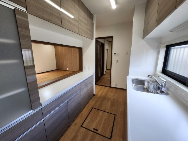 【キッチン】 | アトムセレクト　八千代市村上中古戸建 | キッチンボードもあるので収納には困りません