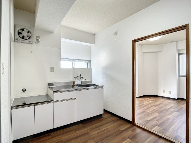 小林ビルの居間・リビング|こちらの居間で趣味の時間をお楽しみください