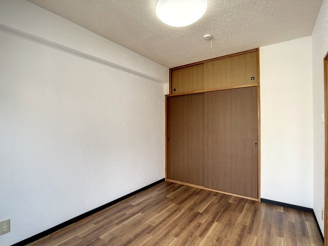 小林ビルの洋室|スタンダードな洋室です