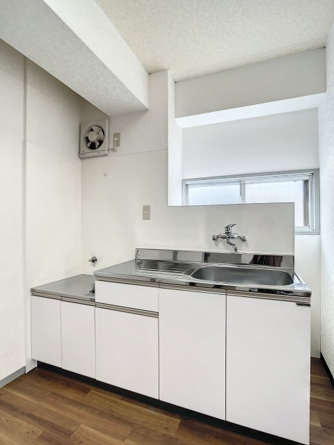 小林ビルのキッチン|お料理しやすいキッチンです
