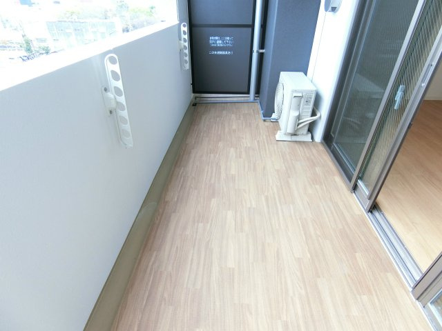 アーバンコート中央町のバルコニー|バルコニーからの眺めを楽しみながら食事をしませんか