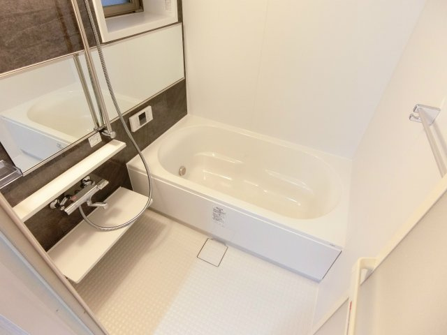 アーバンコート中央町の浴室|日々の疲れを癒すお風呂付です