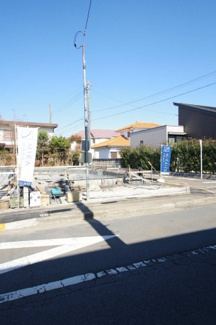【外観】 | 【仲介手数料無料！！】日野市神明3丁目　新築戸建て（全2棟）2号棟　6780万円 | 令和８年２月２１日撮影　建築中