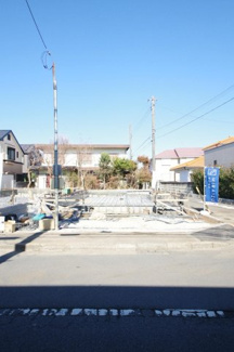 【外観】 | 【仲介手数料無料！！】日野市神明3丁目　新築戸建て（全2棟）2号棟　6780万円 | 令和８年２月２１日撮影　建築中