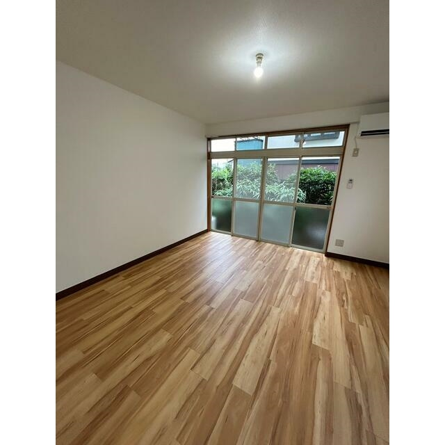 北本市本町５丁目のアパートの内装|明るい色調の室内です