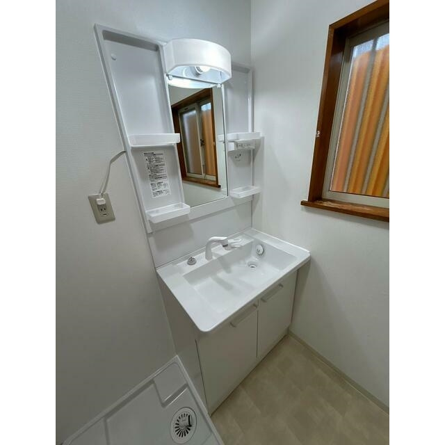 北本市本町５丁目のアパートの洗面所|広い洗面スペース