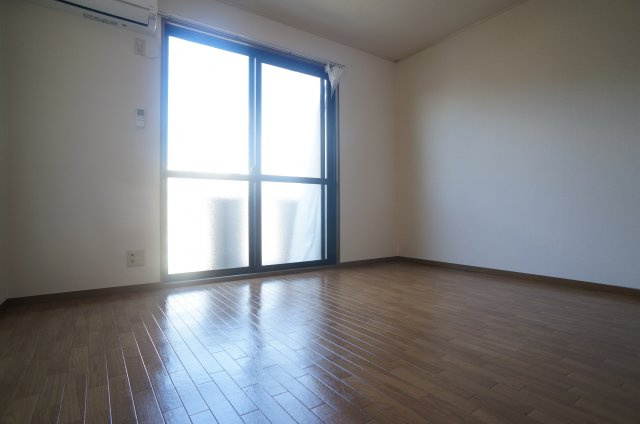 ビオラハウスⅤの寝室|参考、同建物・反転間取りの号室