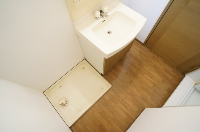 ビオラハウスⅤの洗面所|参考、同建物・反転間取りの号室