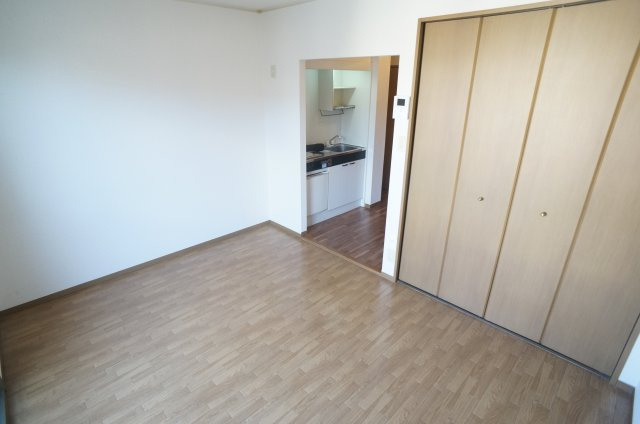 ビオラハウスⅤの居間・リビング|参考、同建物・反転間取りの号室