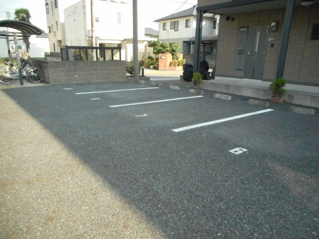 プランドールA棟の駐車場|駐車場があります