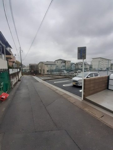 ヒルサイドハウスⅢの駐車場|カースペースがあります