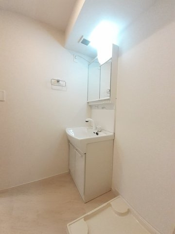 ヒルサイドハウスⅢの洗面所|忙しい朝には欠かせない洗面所です