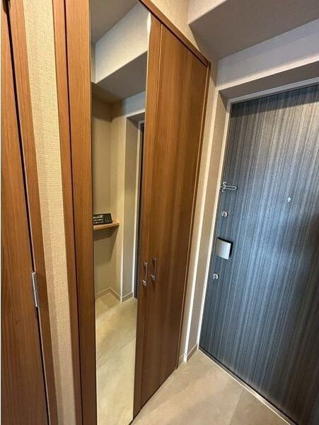 スプランディッド新大阪EASTの玄関