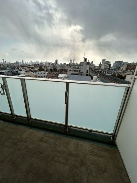 スプランディッド新大阪EASTのバルコニー