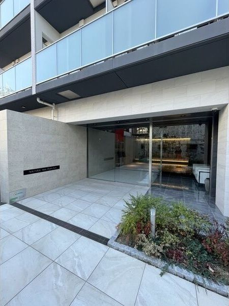 スプランディッド新大阪EASTのエントランス