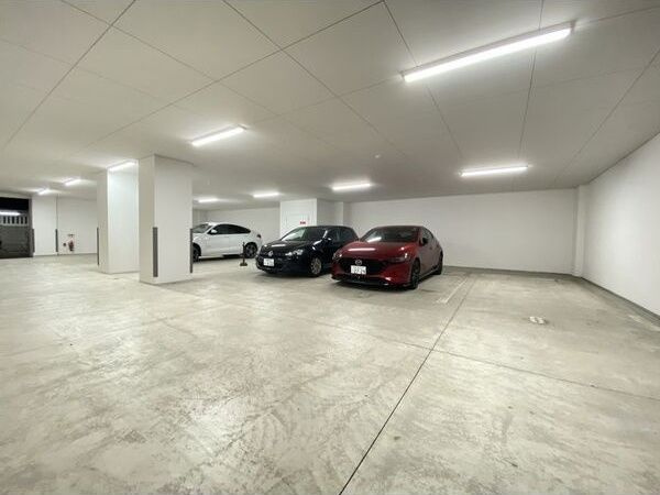 スプランディッド新大阪EASTの駐車場