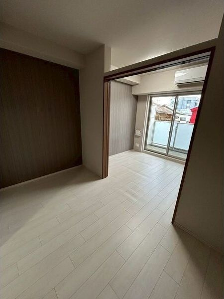 スプランディッド新大阪EASTの居間・リビング