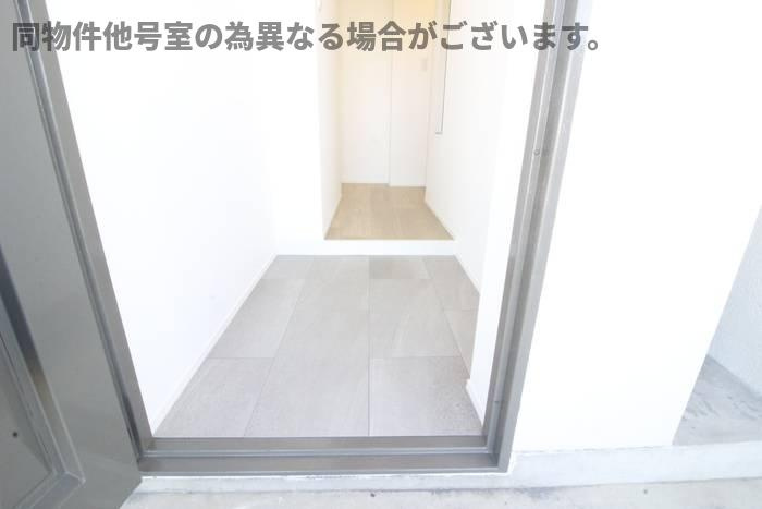 小林ビルの玄関