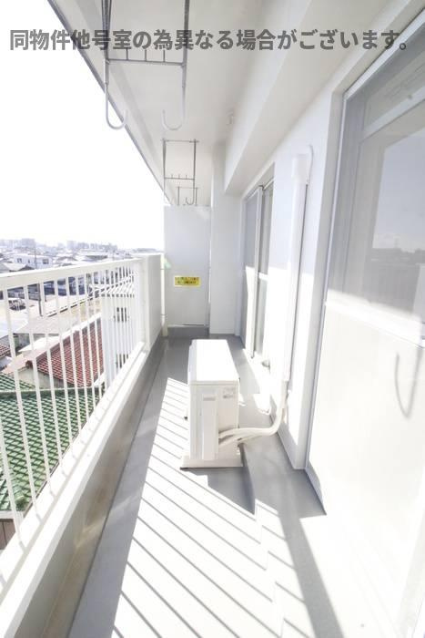 小林ビルのバルコニー