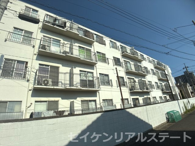 厚木サンハイツの外観
