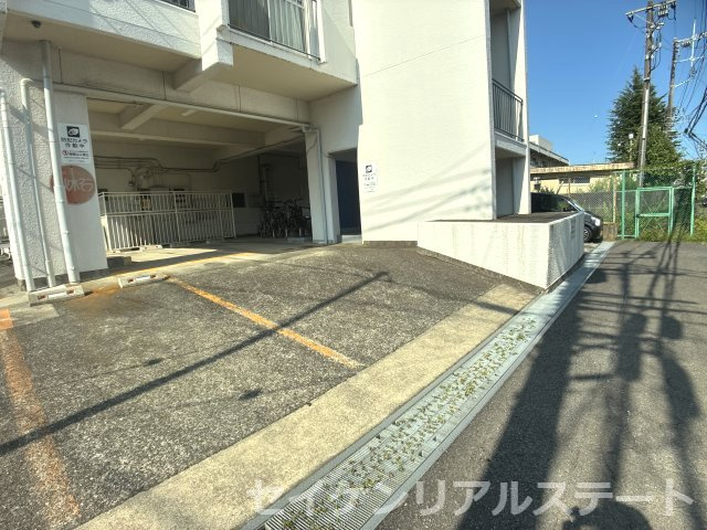 厚木サンハイツの駐車場