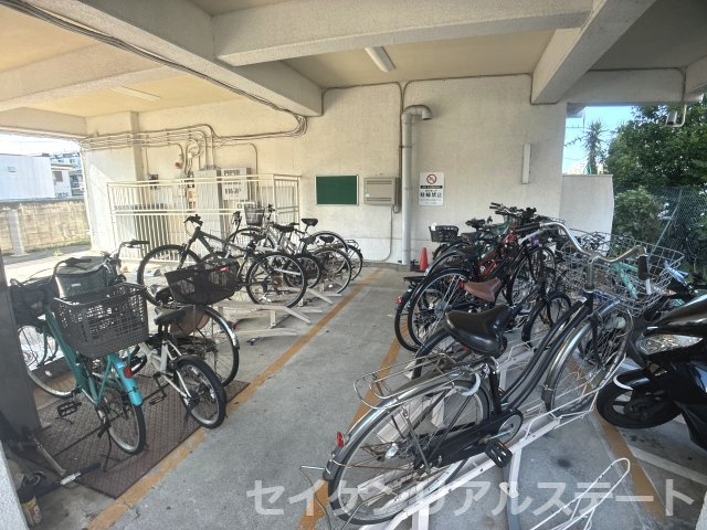 厚木サンハイツの駐輪場
