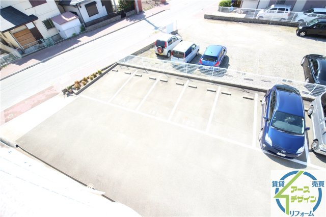 フォーレ・ヤマダの駐車場