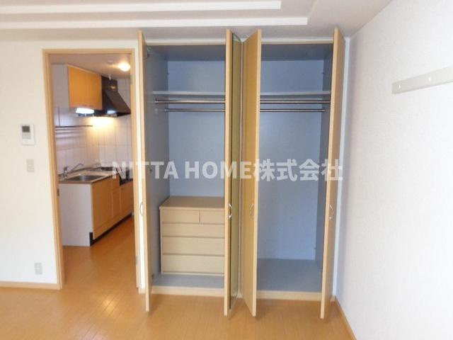 ヴァンベール　いそうの収納|大きなクローゼットに引き出しが付いています(^^)